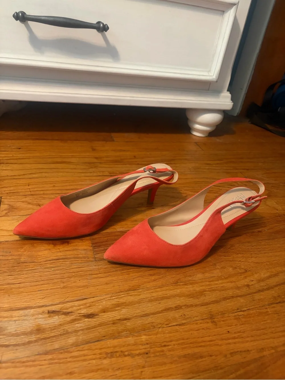 Women’s Red Pointed-Toe Slingback Flats